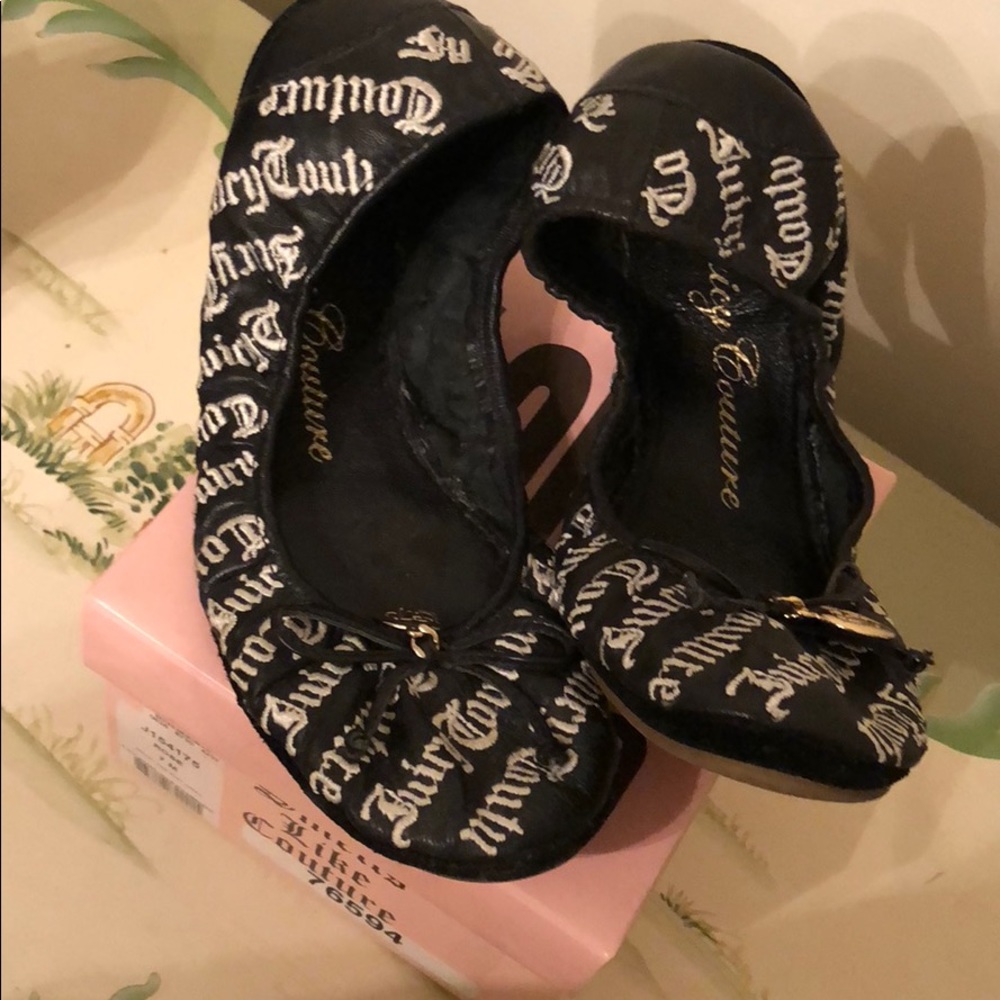 Juicy black roll up flats